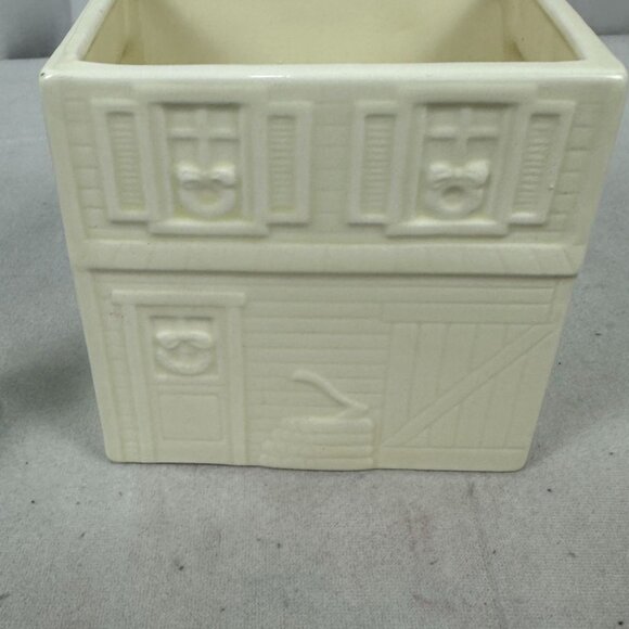 Avon Celebrates A Country Christmas McConnells Corners General Store Ceramic Box - Picture 9 of 10